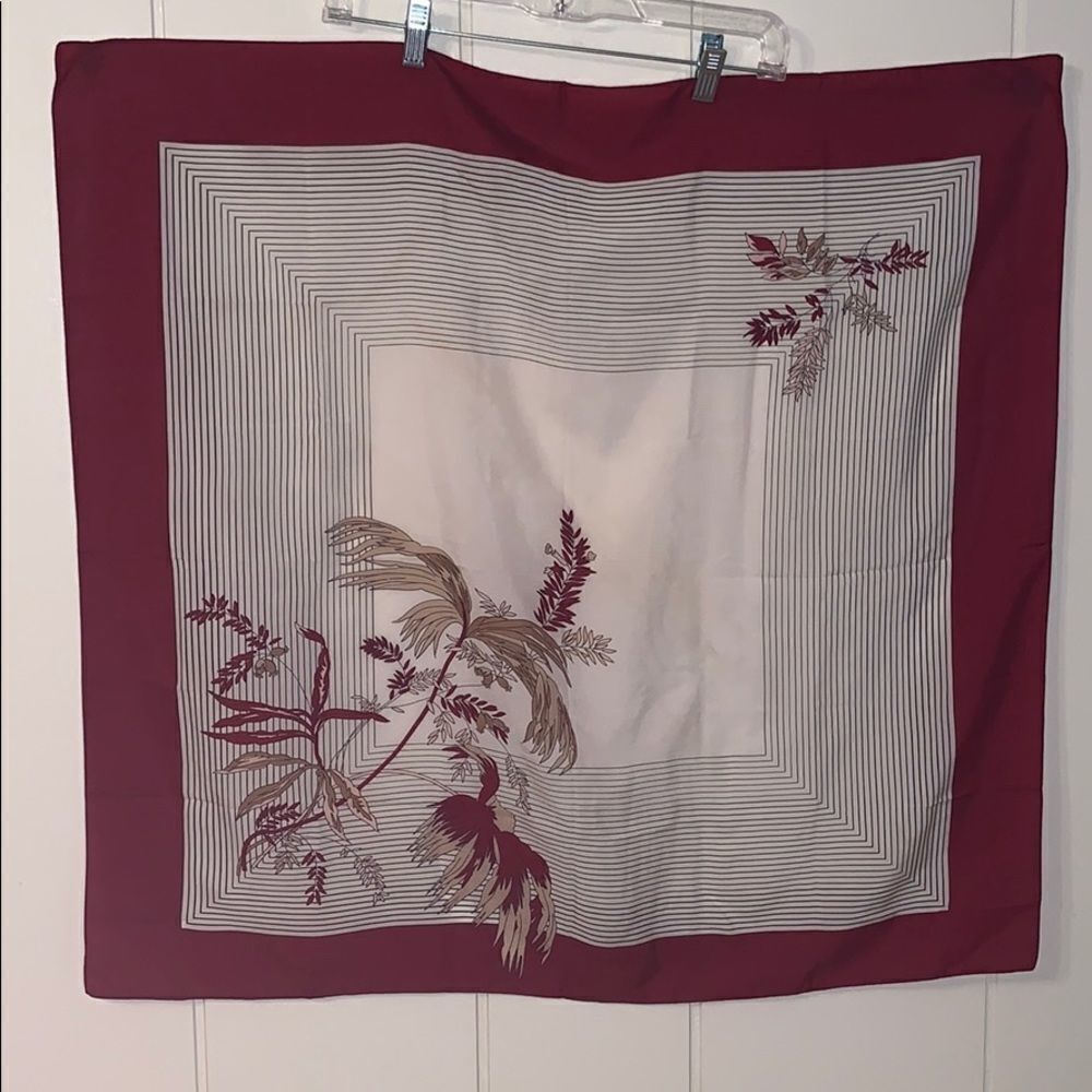 Vtg maroon, tan & white polyester floral s…‎